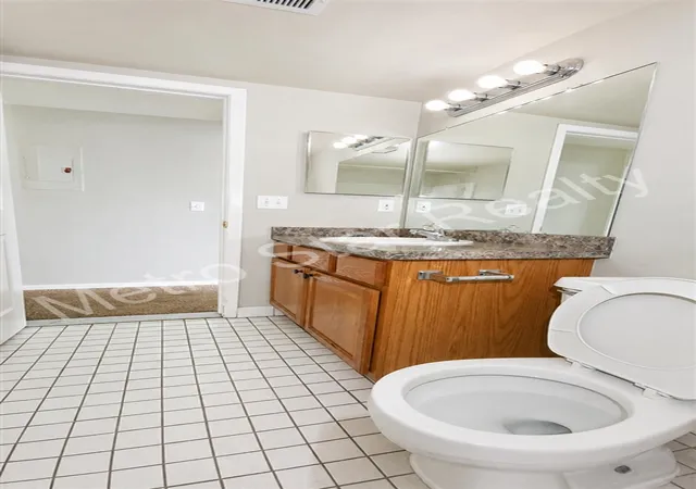 Listing Photo 2 - Condo for sale in building located at 31548 Orch, Farmington Hills, MI 48334 - Unit #
