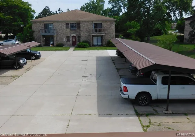 Listing Photo 2 - Condo for sale in building located at 284 E 13 Mile Rd, Madison Heights, MI 48071 - Unit #