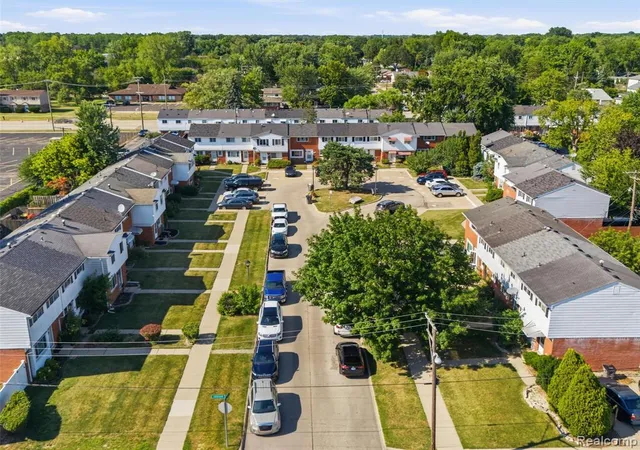 Photo 2 of Sale Pending at 19889 Susan Ct, Clinton Township, MI 48035 | MLS# 61018482 | Listing updated on 2026-08-14