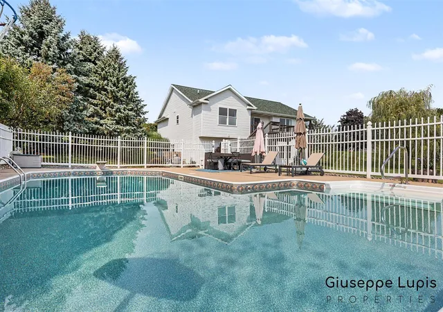 Photo 3 of Single family home for sale at 5870 Ter Ridge Dr, Rockford, MI 49341 | MLS# 70553453 | Listing updated on 2026-08-31