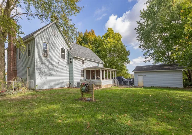 Photo 4 of Sale Pending at 2216 Burton Rd, Niles, MI 49120 | MLS# 70498973 | Listing updated on 2025-11-18
