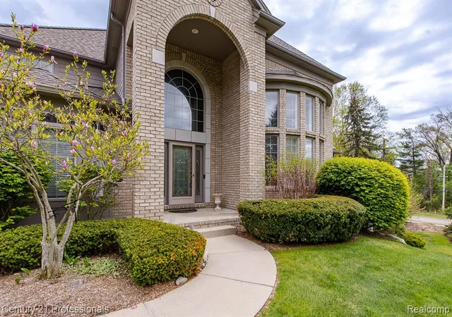 5th image of 6410 Enclave Dr, Clarkston, MI 48348 4858 | MLS# 60992457