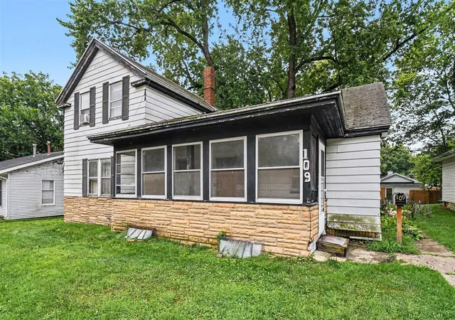 Photo 2 of Sale Pending at 109 W Chicago St, Buchanan, MI 49107 | MLS# 70551891 | Listing updated on 2026-08-29