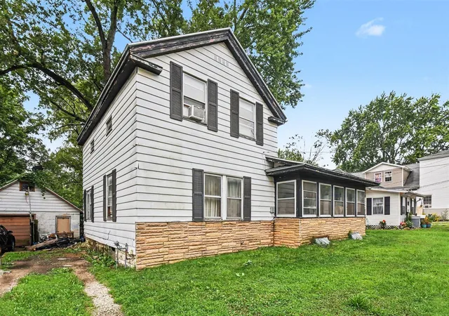 Photo 3 of Sale Pending at 109 W Chicago St, Buchanan, MI 49107 | MLS# 70551891 | Listing updated on 2026-08-29