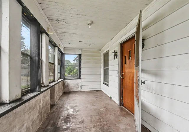 Photo 3 of Sale Pending at 109 W Chicago St, Buchanan, MI 49107 | MLS# 70551891 | Listing updated on 2026-08-29