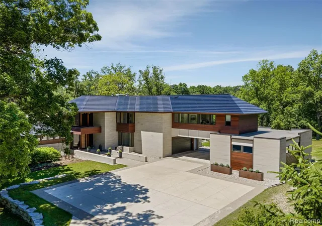 1st image of 2700 Squirrel Rd, Bloomfield Hills, MI 48304 | MLS# 61017297