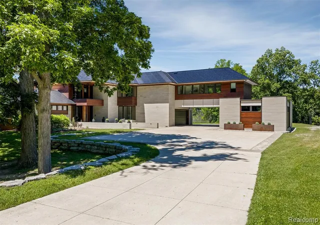 2nd image of 2700 Squirrel Rd, Bloomfield Hills, MI 48304 | MLS# 61017297