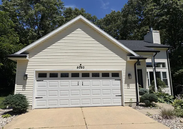 Homes for sale in Middleville, MI | 5020 Roundtree Dr, Middleville, MI 49333 | MLS# 70514813