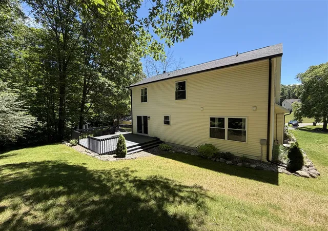 Homes for sale in Middleville, MI | 5020 Roundtree Dr, Middleville, MI 49333 | MLS# 70514813