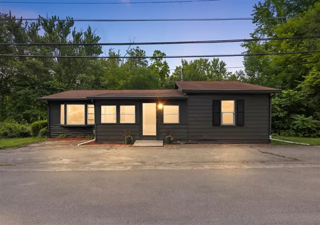 Homes for sale in Pinckney, MI | 9904 Portage Lake Ave, Pinckney, MI 48169 | MLS# 70542249