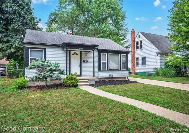 Photo 3 of Sale Pending at 23201 Manistee St, Oak Park, MI 48237 | MLS# 61021634 | Listing updated on 2026-09-06