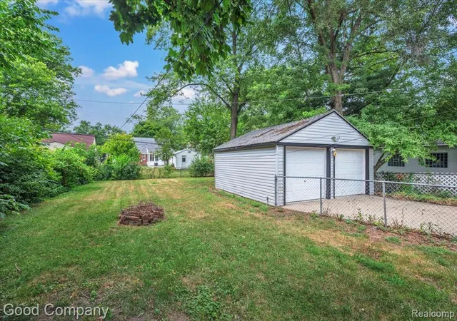 Photo 4 of Sale Pending at 23201 Manistee St, Oak Park, MI 48237 | MLS# 61021634 | Listing updated on 2026-09-06