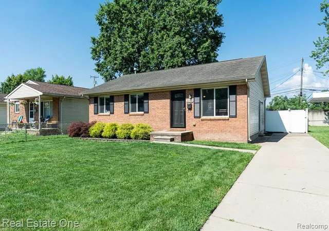 Homes for sale in Madison Heights, MI | 26649 Groveland St, Madison Heights, MI 48071 | MLS# 61009863