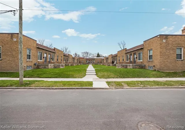 2nd image of 51 Spokane Dr, Pontiac, MI 48341 | MLS# 60980911