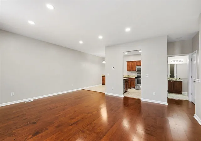 Listing Photo 4 - Condo for sale in building located at 56607 Long Island Dr, Shelby Township, MI 48316
