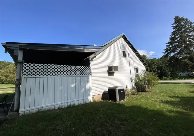 Photo 3 of Sale Pending at 2031 10 Mile Rd, Comstock Park, MI 49321 | MLS# 70554423 | Listing updated on 2026-09-09