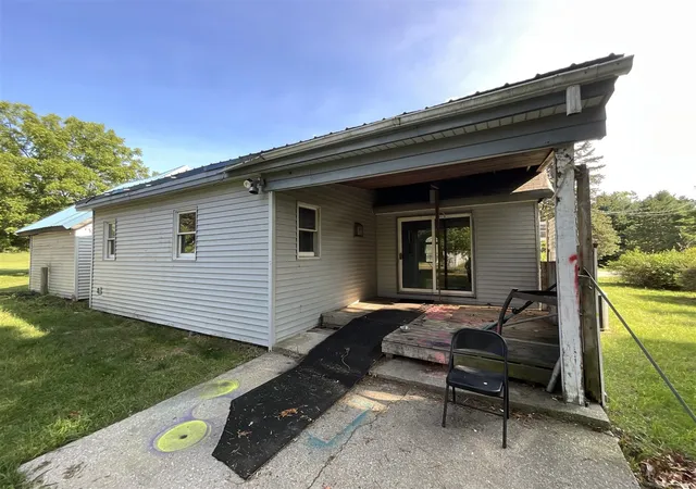 Photo 3 of Sale Pending at 2031 10 Mile Rd, Comstock Park, MI 49321 | MLS# 70554423 | Listing updated on 2026-09-09