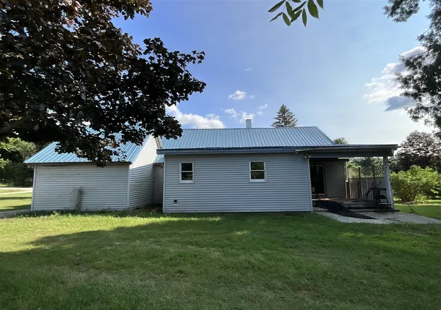 Photo 4 of Sale Pending at 2031 10 Mile Rd, Comstock Park, MI 49321 | MLS# 70554423 | Listing updated on 2026-09-09