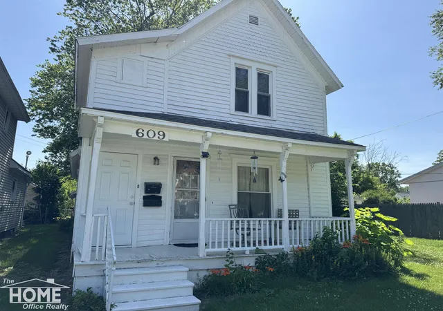 Homes for sale in Owosso, MI | 609 Broadway Ave, Owosso, MI 48867 | MLS# 50179678