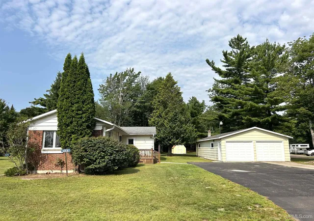 Photo 1 of Single family home for sale at 515 N Intake Park Rd, Manistique, MI 49854 | MLS# 50218170 | Listing updated on 2026-09-23