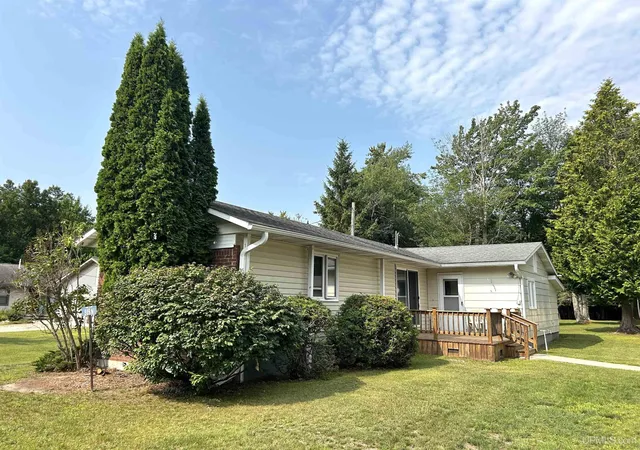 Photo 2 of Single family home for sale at 515 N Intake Park Rd, Manistique, MI 49854 | MLS# 50218170 | Listing updated on 2026-09-23