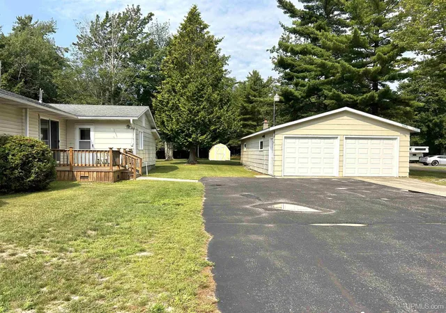 Photo 3 of Single family home for sale at 515 N Intake Park Rd, Manistique, MI 49854 | MLS# 50218170 | Listing updated on 2026-09-23