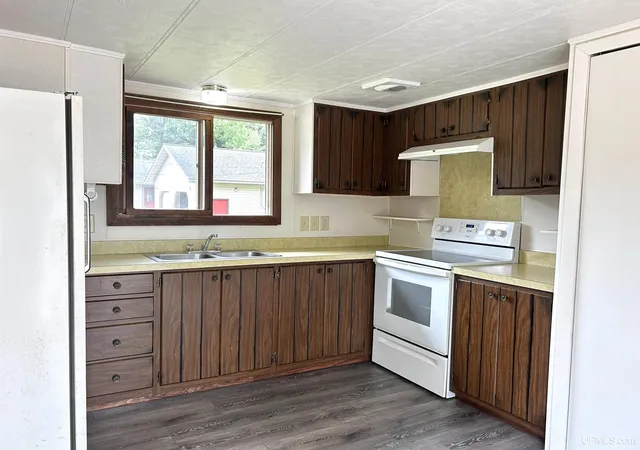 Photo 3 of Sale Pending at 515 N Intake Park Rd, Manistique, MI 49854 | MLS# 50218170 | Listing updated on 2026-10-08