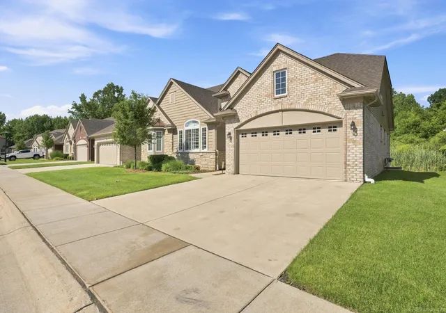 2nd image of 5272 Hawkseye Tr, Warren, MI 48092 | MLS# 50214634