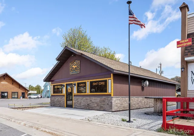 4th image of 319 E Superior St, Munising, MI 49862 | MLS# 50208921