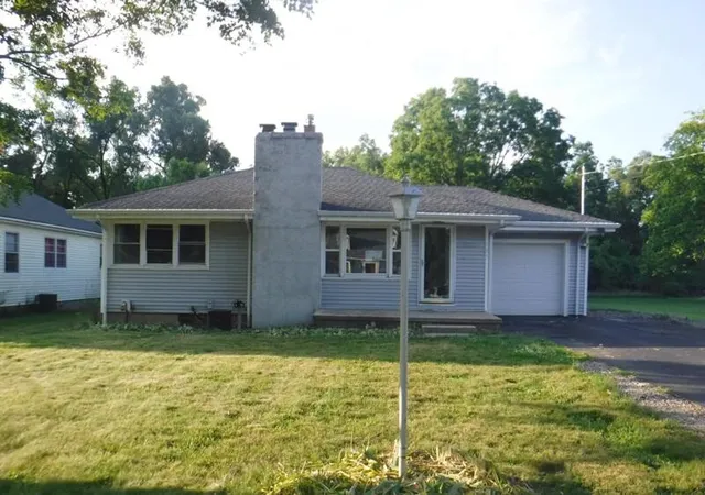 Photo 1 of Sale Pending at 1525 E G Ave, Kalamazoo, MI 49004 | MLS# 70544770 | Listing updated on 2026-09-11