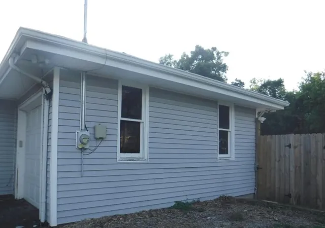Photo 2 of Sale Pending at 1525 E G Ave, Kalamazoo, MI 49004 | MLS# 70544770 | Listing updated on 2026-09-11