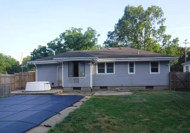Photo 3 of Sale Pending at 1525 E G Ave, Kalamazoo, MI 49004 | MLS# 70544770 | Listing updated on 2026-09-11
