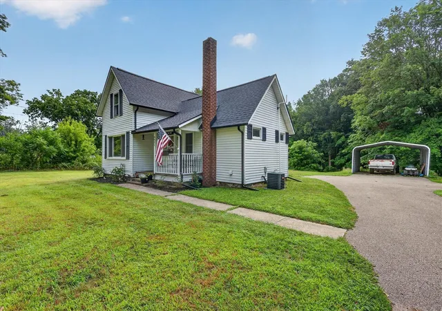 Photo 3 of Sale Pending at 8601 Almena Dr, Kalamazoo, MI 49009 | MLS# 70552450 | Listing updated on 2026-09-11