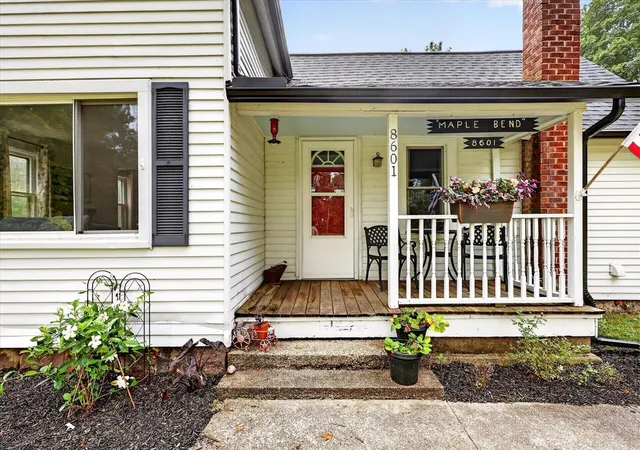 Photo 3 of Sale Pending at 8601 Almena Dr, Kalamazoo, MI 49009 | MLS# 70552450 | Listing updated on 2026-09-11