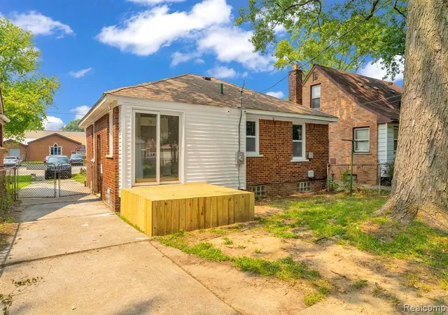 22nd image of 20220 Lahser Rd, Detroit, MI 48219 1236 | MLS# 60925645
