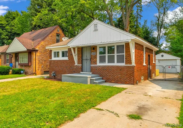 3rd image of 20220 Lahser Rd, Detroit, MI 48219 1236 | MLS# 60925645
