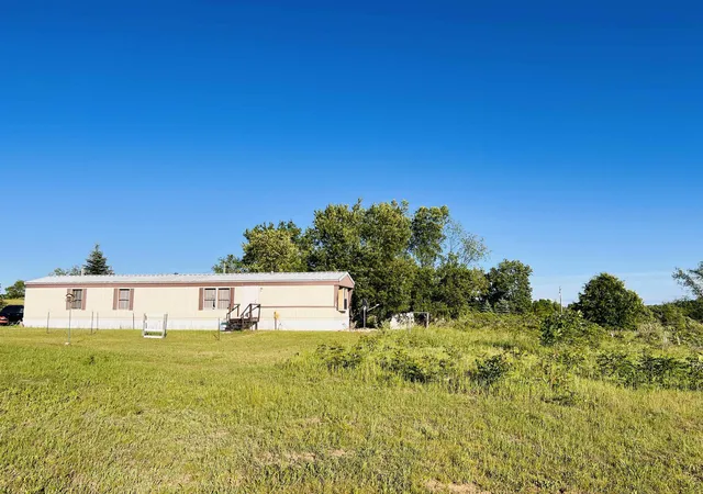 Homes for sale in Evart, MI | 13845 70th Ave, Evart, MI 49631 | MLS# 80070068