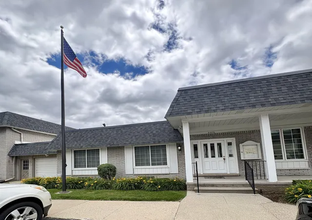 Homes for sale in Sterling Heights, MI | 4384 15 Mile Road, Sterling Heights, MI 48310 | Houzeo