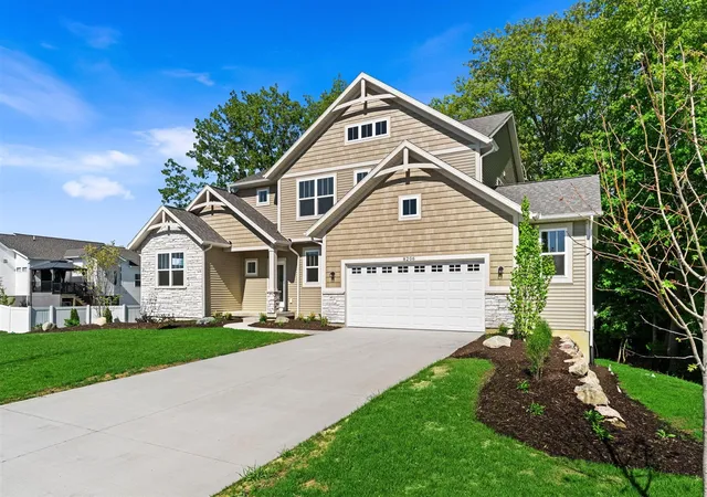 Photo 3 of Sale Pending at 8206 Eagle Peak Dr, Jenison, MI 49428 | MLS# 70491831 | Listing updated on 2026-08-22