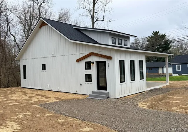 Photo 2 of Single family home for sale at 5687 Carroll Lake Rd, Commerce Township, MI 48382 | MLS# 60993622 | Listing updated on 2026-07-07