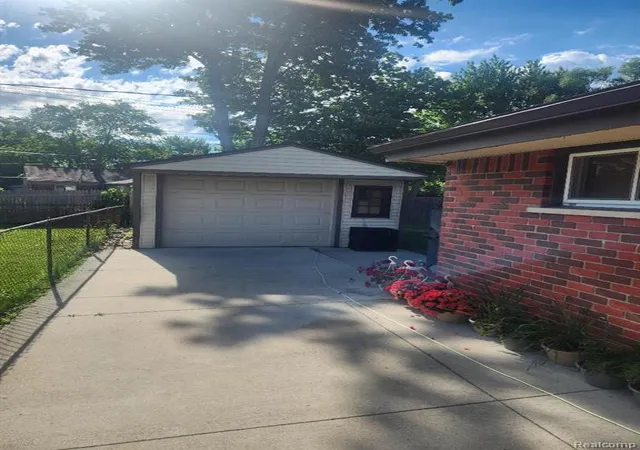 Photo 4 of Single family home for sale at 11298 Superior Ave, Warren, MI 48089 | MLS# 61003037 | Listing updated on 2026-07-13
