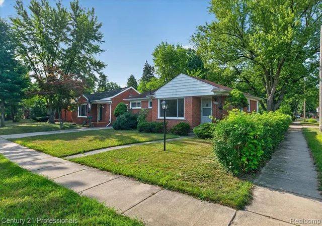 Photo 3 of Single family home for sale at 16615 Pomona Dr, Redford, MI 48240 2448 | MLS# 61024985 | Listing updated on 2026-08-28