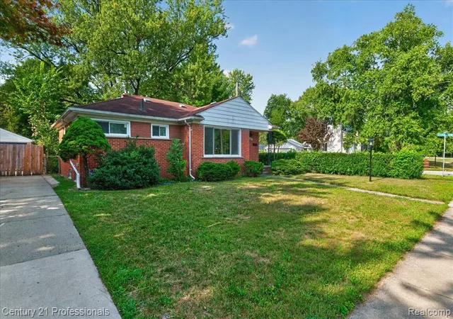 Photo 4 of Single family home for sale at 16615 Pomona Dr, Redford, MI 48240 2448 | MLS# 61024985 | Listing updated on 2026-08-28