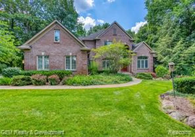 Homes for sale in Fenton, MI | 9054 Green Hickory Ln, Fenton, MI 48430 | MLS# 61009480