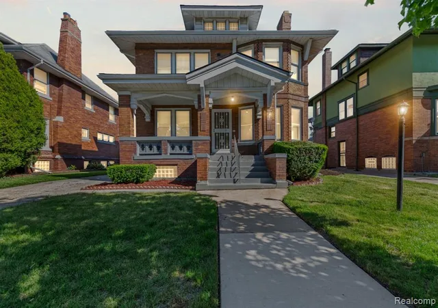 28th image of 708 Taylor St, Detroit, MI 48202 | MLS# 60997874