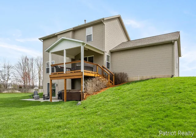 Photo 3 of Sale Pending at 1683 Lona Ct, Wyoming, MI 49519 | MLS# 70525472 | Listing updated on 2026-04-21