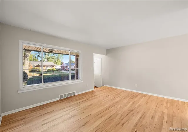 Photo 3 of Single family home for sale at 8860 Kidley Dr, Sterling Heights, MI 48314 1656 | MLS# 61024948 | Listing updated on 2026-09-17