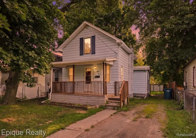 Photo 1 of Single family home for sale at 816 Comfort St, Lansing, MI 48915 1303 | MLS# 61024945 | Listing updated on 2026-08-29