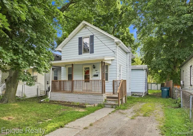 Photo 2 of Single family home for sale at 816 Comfort St, Lansing, MI 48915 1303 | MLS# 61024945 | Listing updated on 2026-08-29