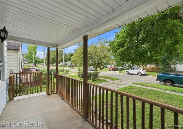 Photo 3 of Single family home for sale at 816 Comfort St, Lansing, MI 48915 1303 | MLS# 61024945 | Listing updated on 2026-08-29